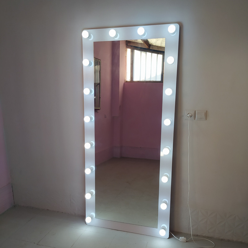 آینه گریم لامپدار