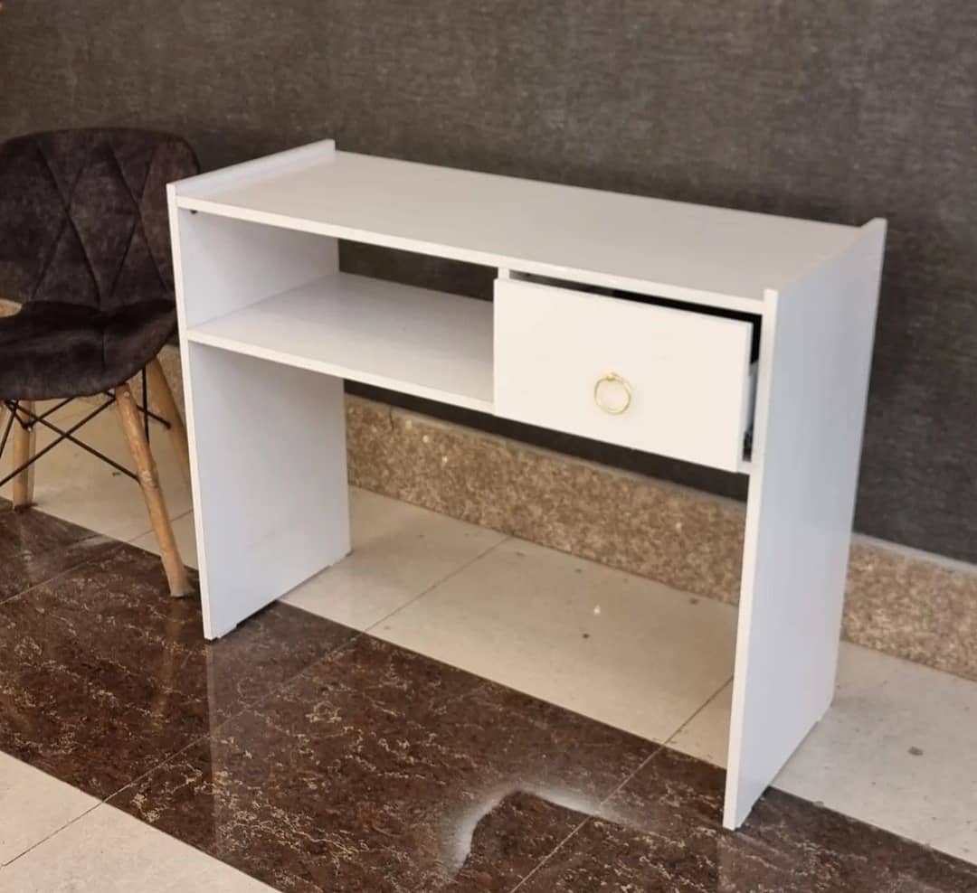 میز ناخن